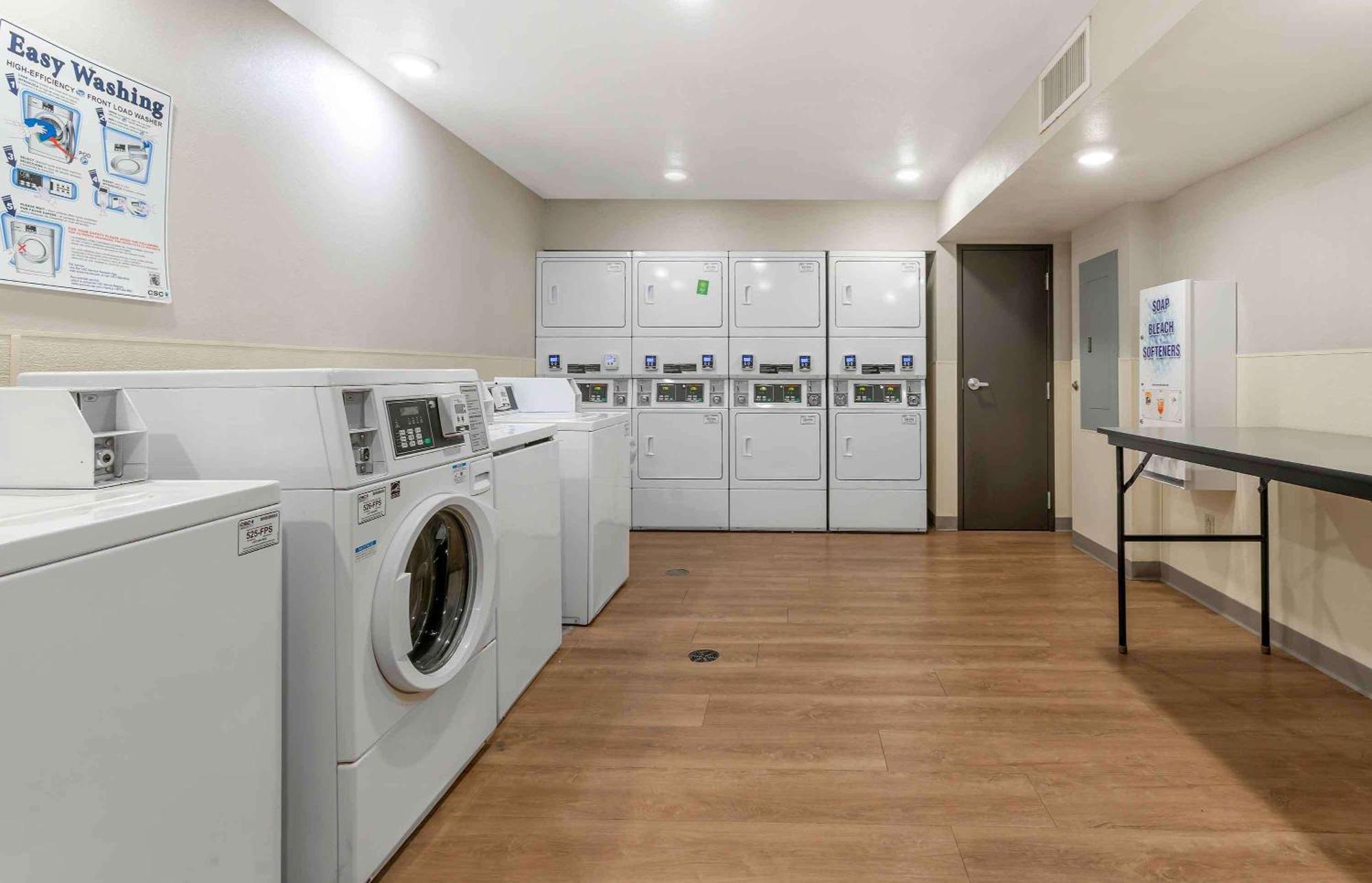 Extended Stay America Select Suites - Louisville - Airport Екстер'єр фото