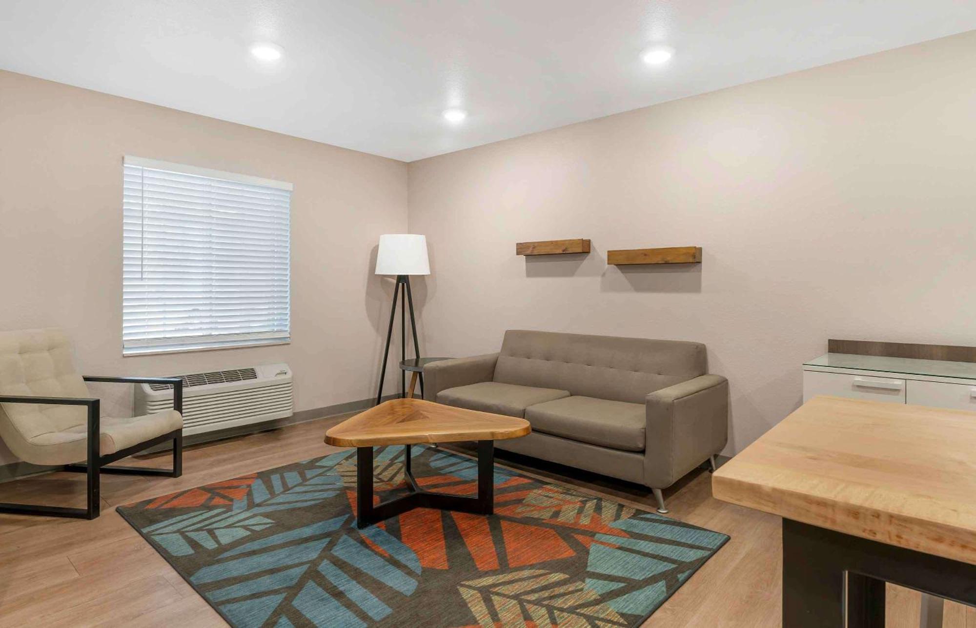 Extended Stay America Select Suites - Louisville - Airport Екстер'єр фото