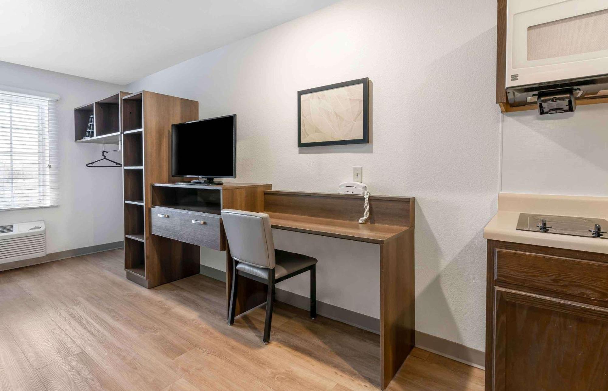 Extended Stay America Select Suites - Louisville - Airport Екстер'єр фото