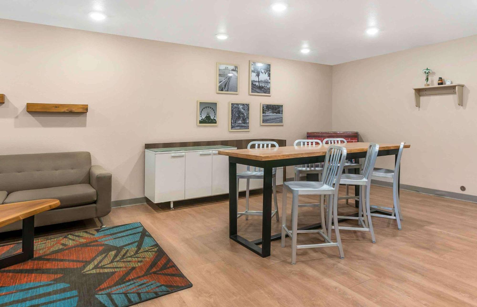 Extended Stay America Select Suites - Louisville - Airport Екстер'єр фото