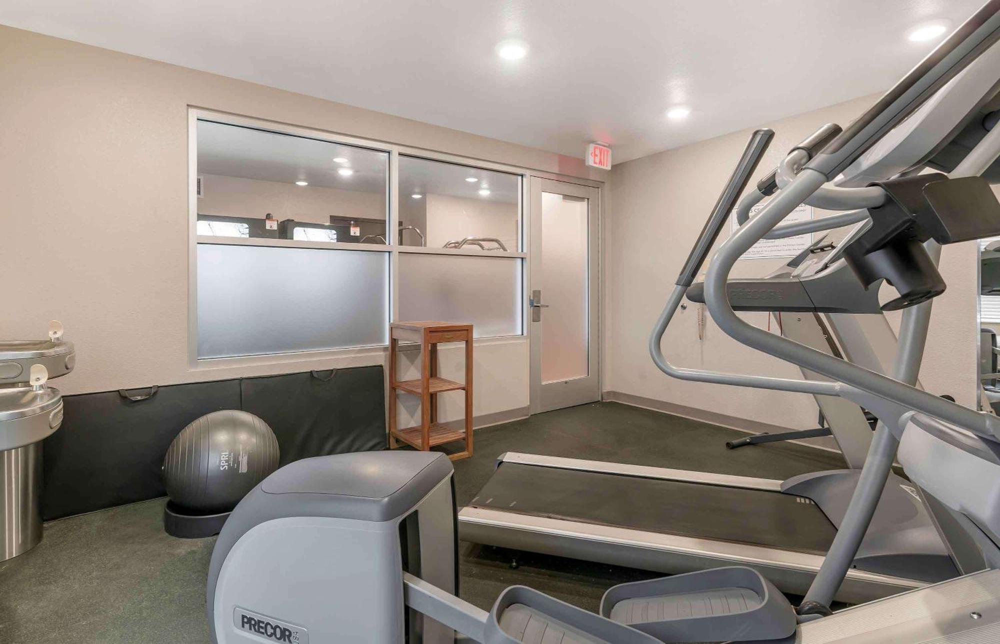 Extended Stay America Select Suites - Louisville - Airport Екстер'єр фото
